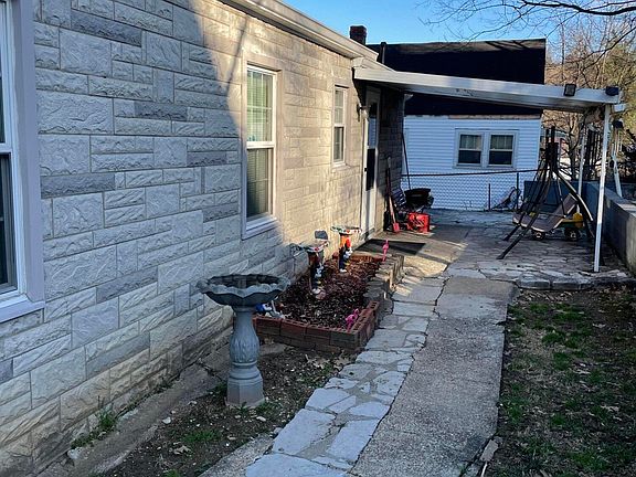 5th image of 205 Claxton Ave