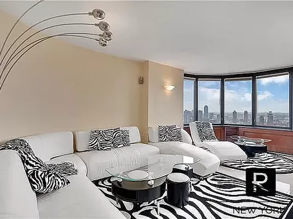 330 E 38th St, New York, NY