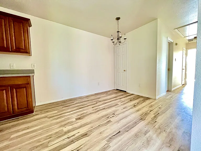 5004 Chapman St #5004 — Photo 6