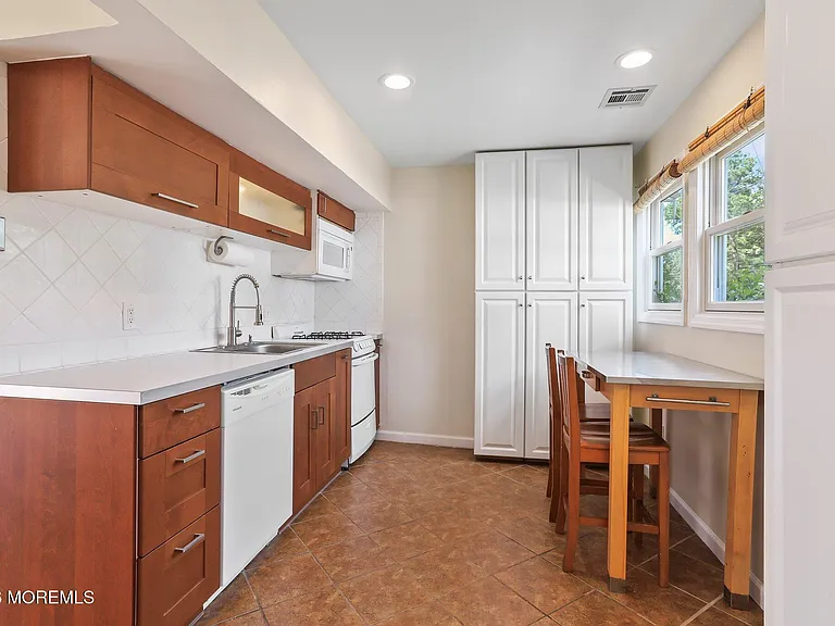 477 Glenwood Ave — Photo 17