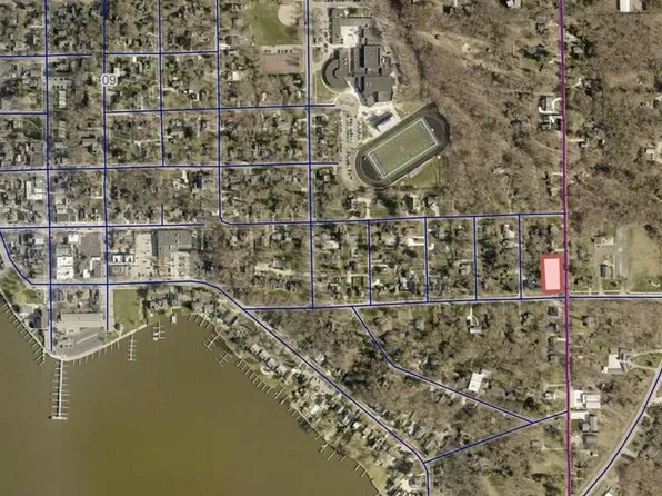 1020 Allegan St, Saugatuck, MI 49453