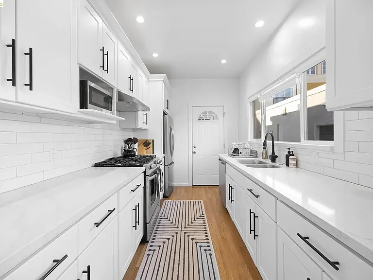 4045 Manila Ave #3 — Photo 7
