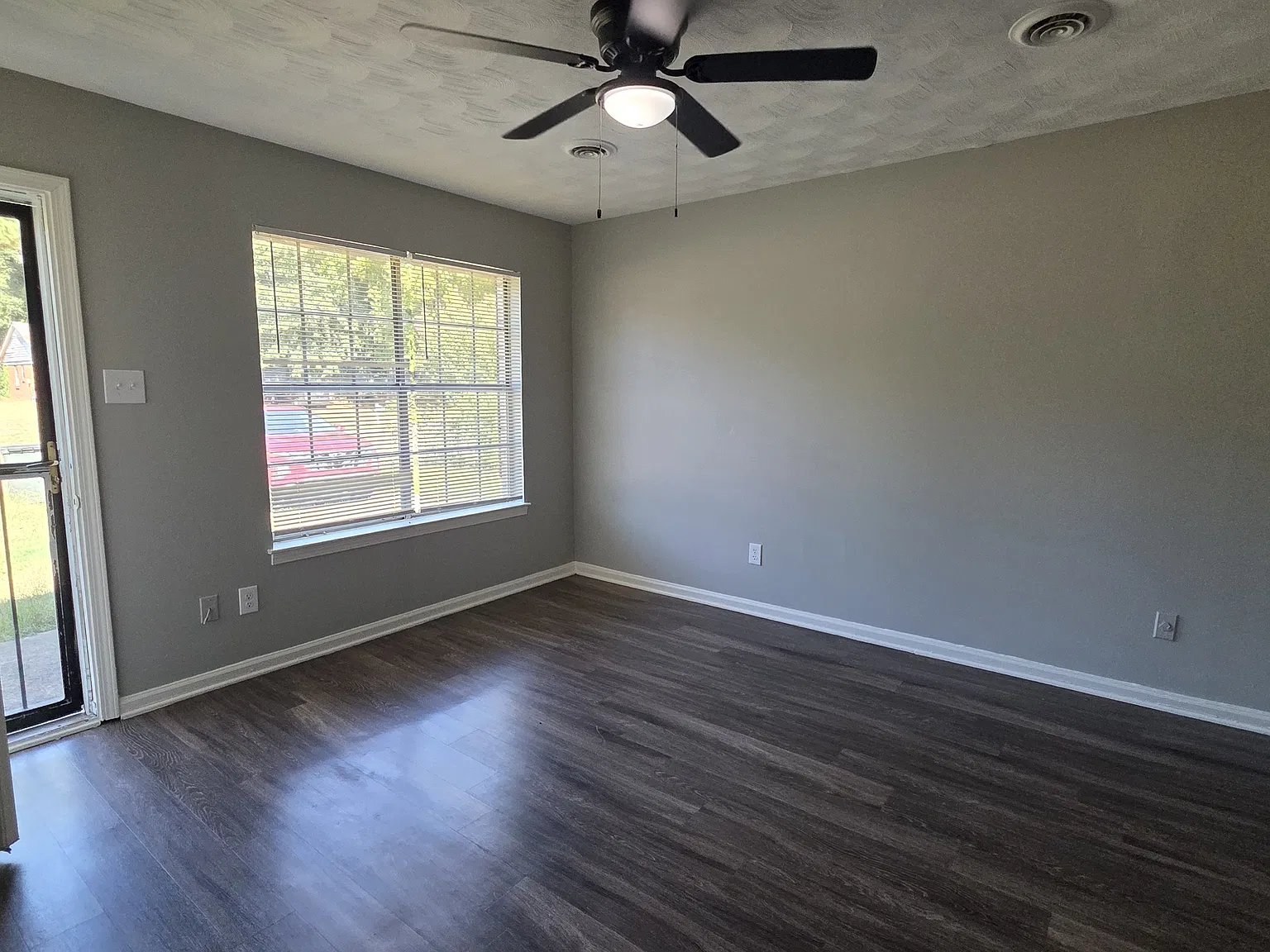 Beautiful 3 bedroom, 1 bathroom home! — Photo 4
