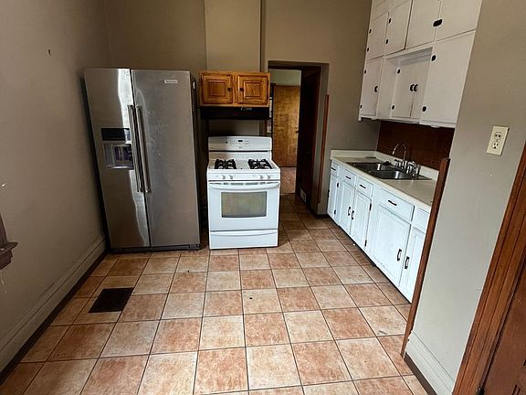 2nd image of 50 S Lincoln St #52