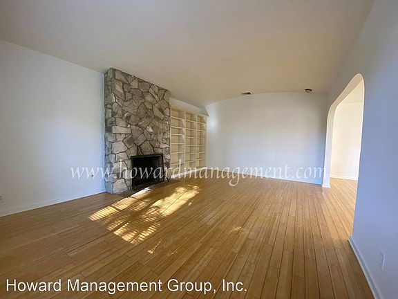 3rd image of 2540 Greenfield Ave