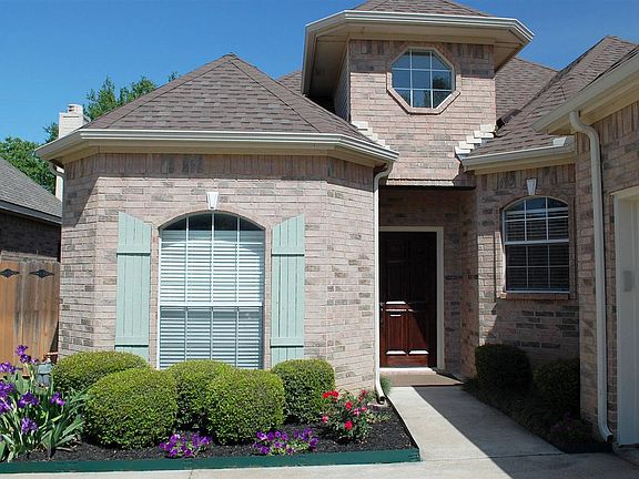 3rd image of 410 Hideaway Ct