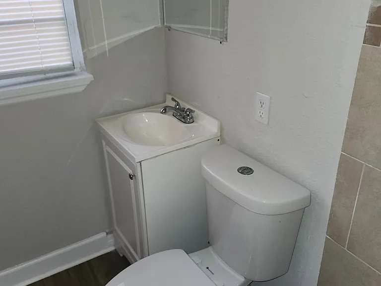 3142 W 6th St — Photo 14
