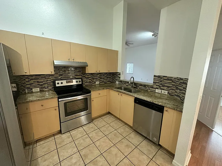 220 Crestwood Cir #106 — Photo 17