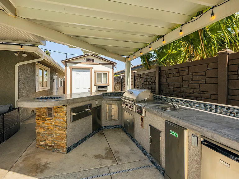 6495 N Angus St — Photo 36