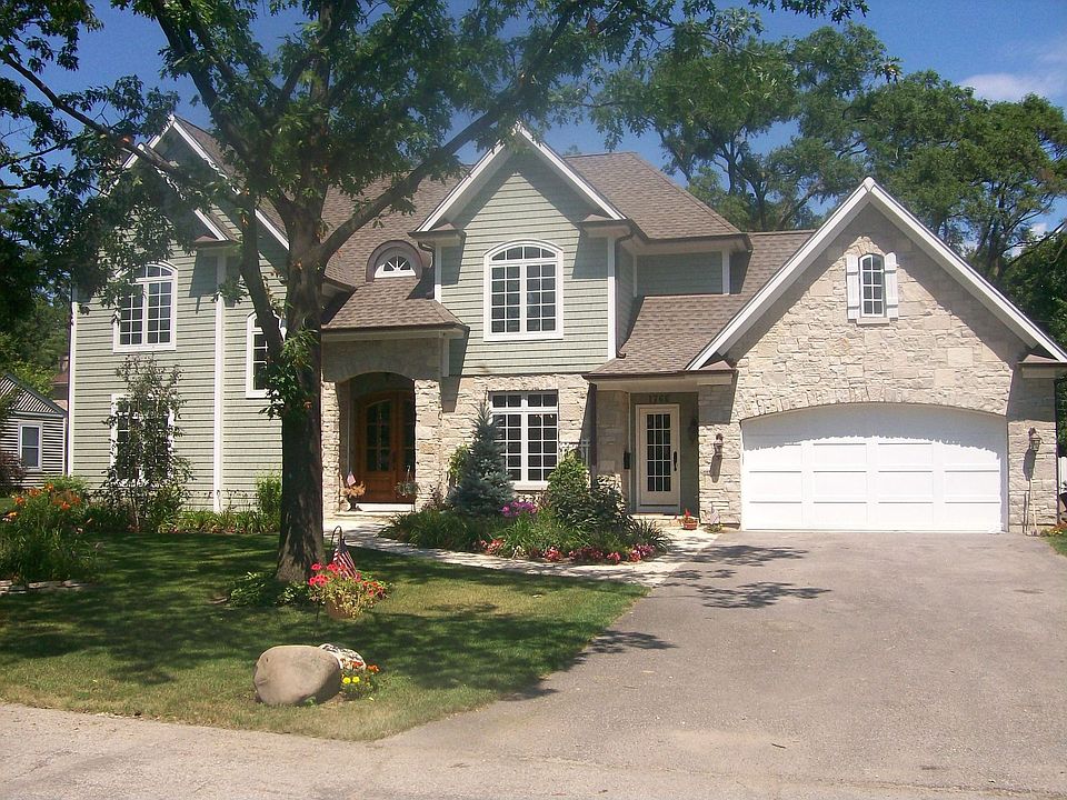 Newer Construction with walk to train location