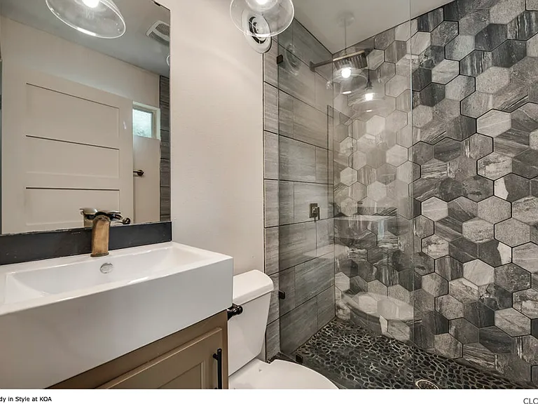 4115 San Jacinto St — Photo 3