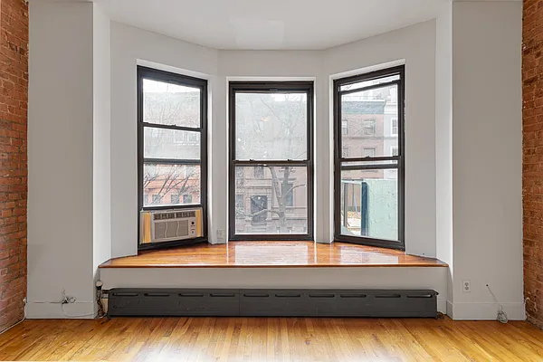 Rented by R New York | media 9