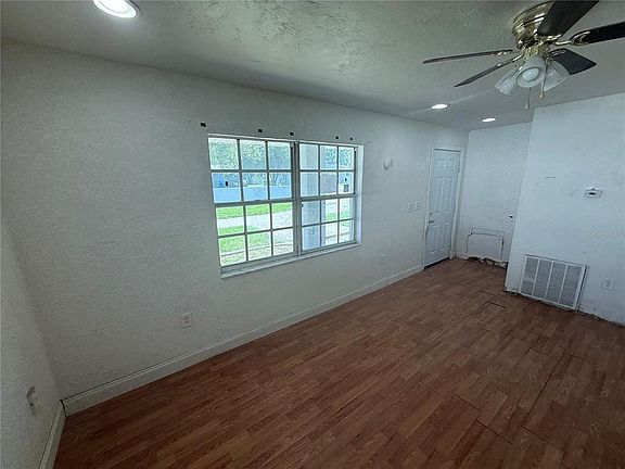 2nd image of 2442 Lilly St