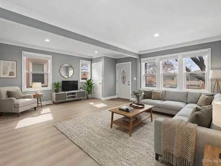5252 N Mulligan Ave — Photo 2