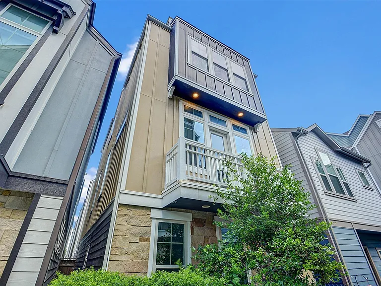720 N Shepherd Dr — Photo 2