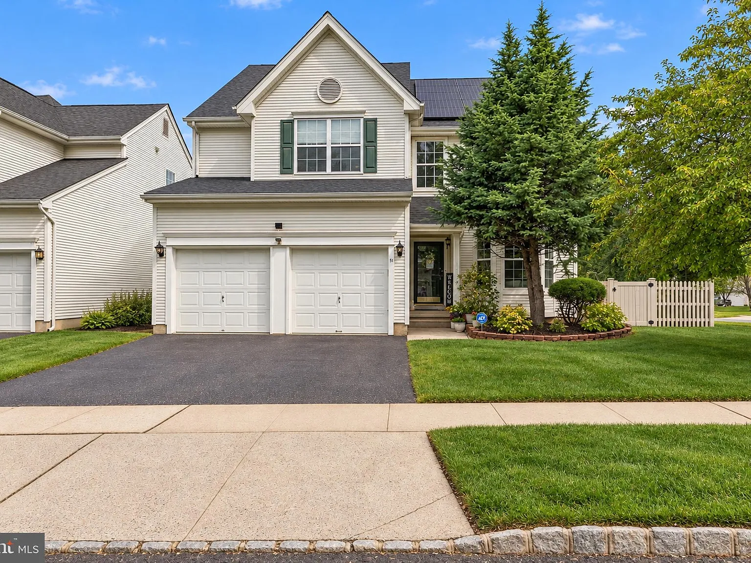 4 bed, 3.5 bath, 2272 sqft, $4,950 — Photo 2