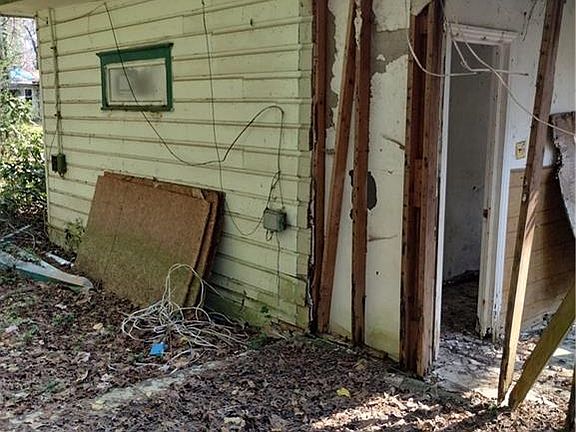 4th image of 2482 Stone Rd