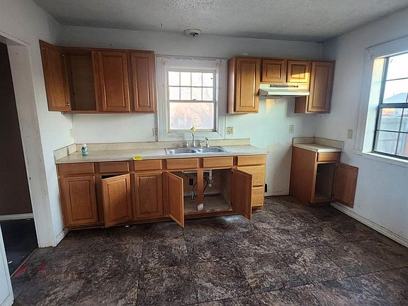 3rd image of 509 E 4th St
