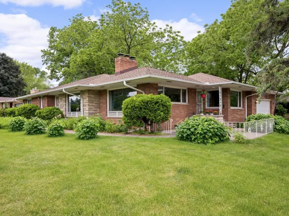1495 County Road B2 W, Roseville, MN 55113