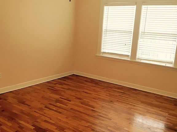 3rd image of 1103 W 45th St APT 4