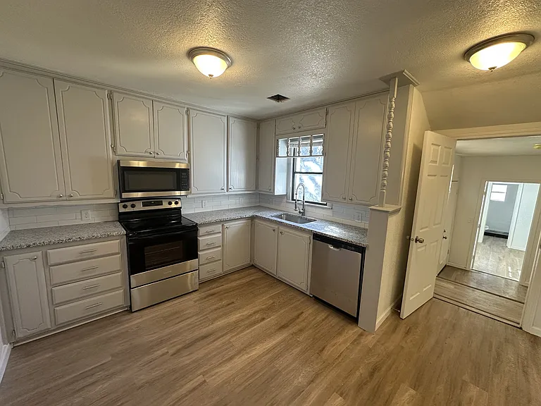 1008 S 14th St — Photo 5