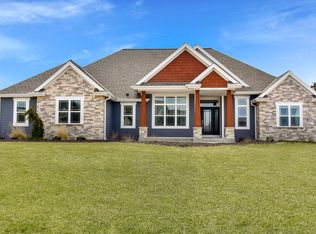 N56w19815 Powell Dr, Menomonee Falls, WI 53051
