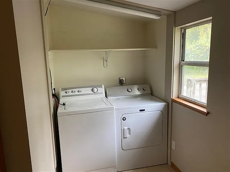 311 E Culton St — Photo 8