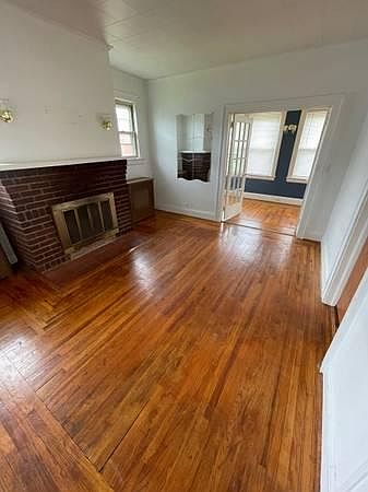 1st image of 104 Halladay Ave