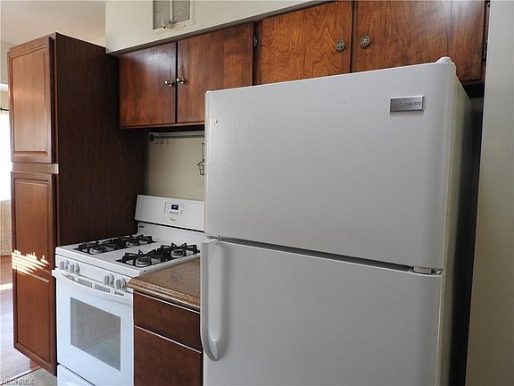 5th image of 16093 Muskingum Blvd