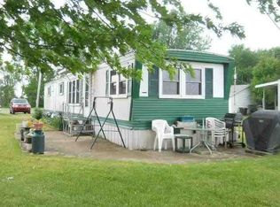 335 Lane 301 Barton Lk, Fremont, IN 46737