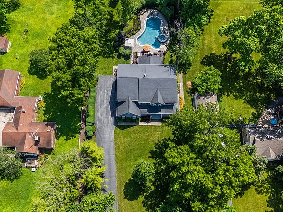 3rd image of 2733 N Elm Ln