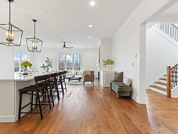 3rd image of 4626 Mountain View Dr