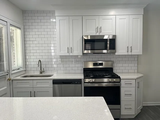 1693 King Ave — Photo 1