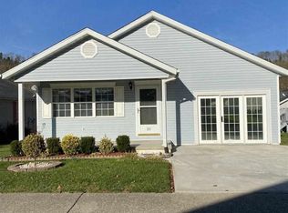 105 Palm Dr, Huntington, WV 25705