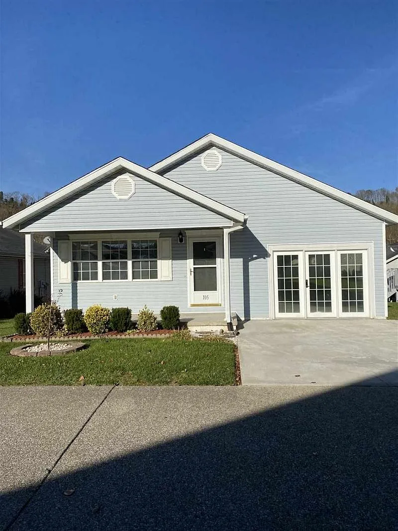 105 Palm Dr photo 1
