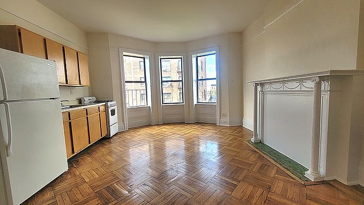 1st image of 64 Herkimer St APT 4