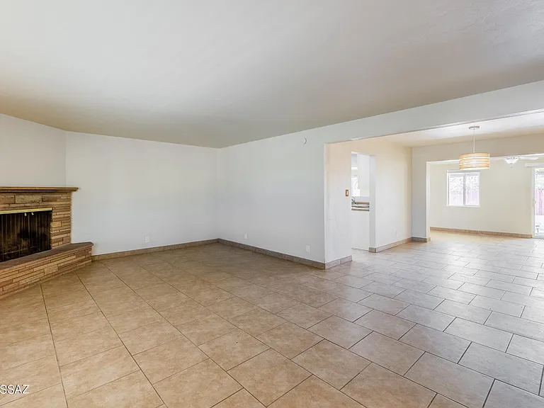 821 N Corinth Ave — Photo 6