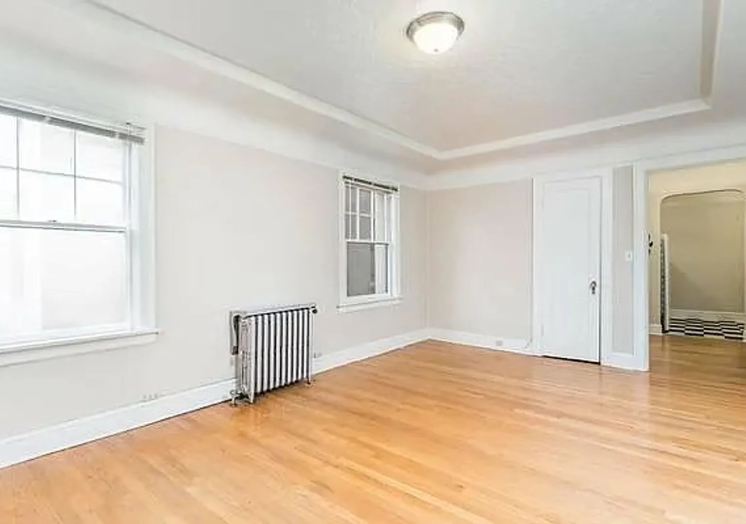 Mayfair Apartments (Mayf01) — Photo 1