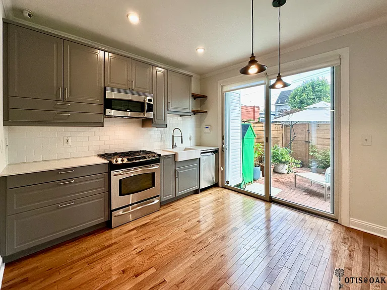 338 Elm St NW — Photo 4