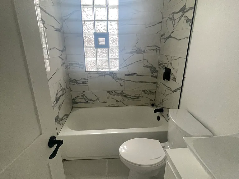 2385 Washington St #4 — Photo 5