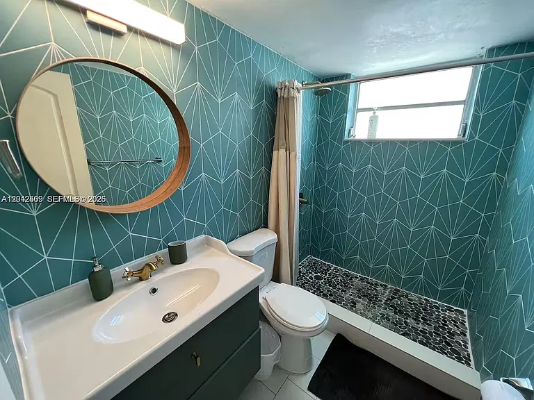 713 Collins Ave #39 — Photo 12