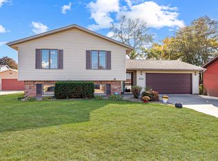 334 6th St SW, Eyota, MN 55934