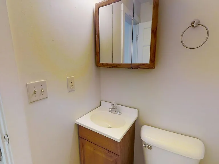 1379 Indianola Ave — Photo 11