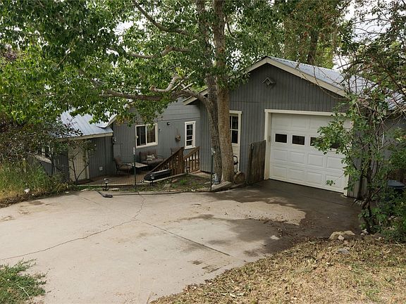 4th image of 519 Moffat Ave