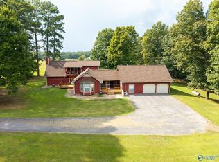 420 James Frazier Rd, Laceys Spring, AL 35754