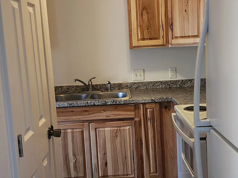 825 Alexander Ct #X1 — Photo 3