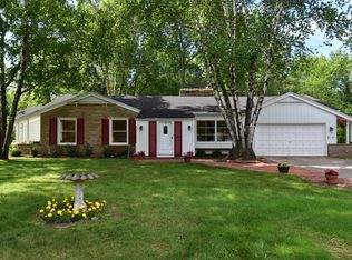 905 E Bay Point Rd, Bayside, WI 53217