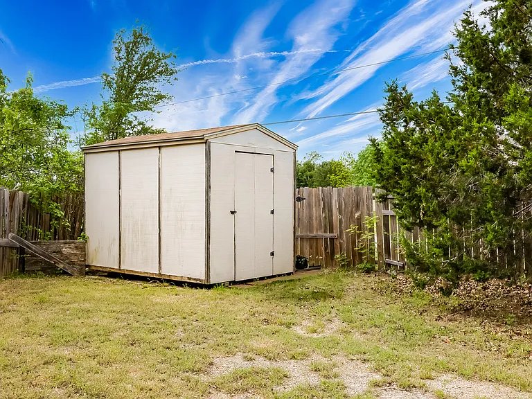 2106 Heather Dr — Photo 33
