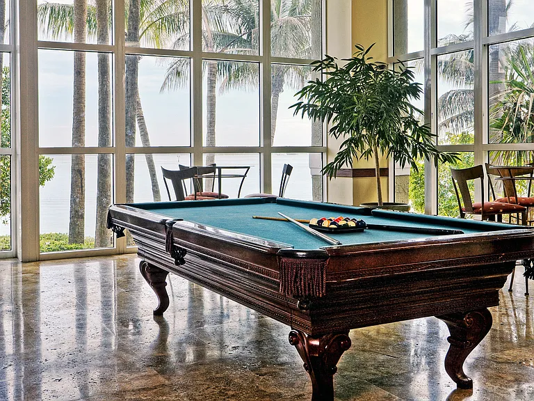 Yacht Club at Brickell Apartments — Photo 21