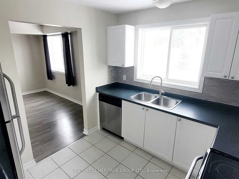 53 Ferndale Dr S #4 — Photo 8
